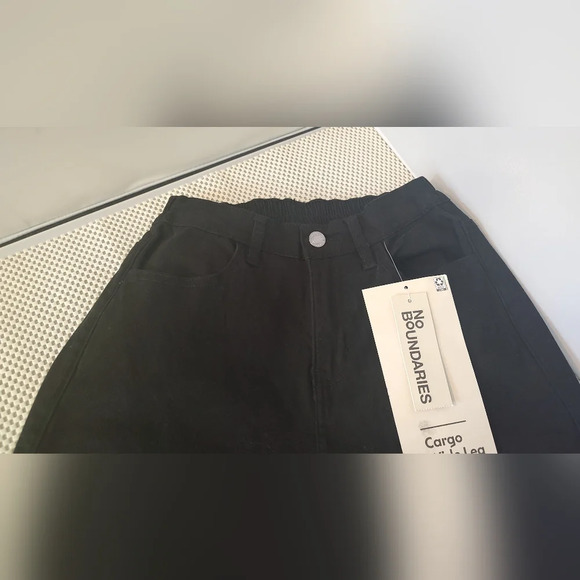 No Boundaries Women's XXS (00) Baggy Cargo Jeans Black Soot - Picture 4 of 6